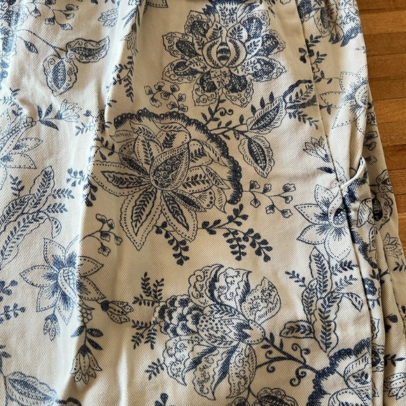 Vintage Sycamore Blue & White Floral Paper Bag Pants - Picture 2 of 5